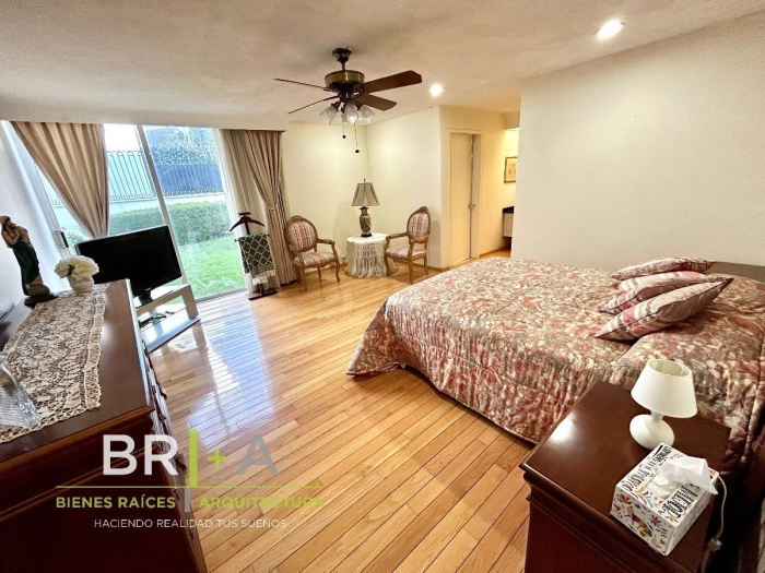 CASA en VENTA en BOSQUES de las LOMAS.