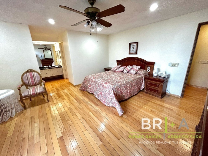 CASA en VENTA en BOSQUES de las LOMAS.