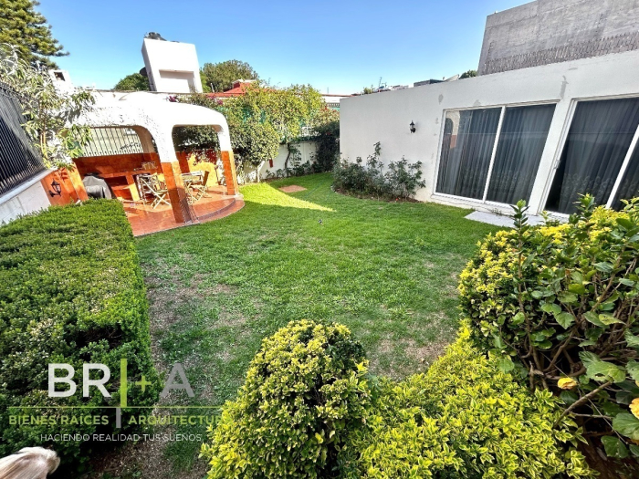 CASA en VENTA en BOSQUES de las LOMAS.