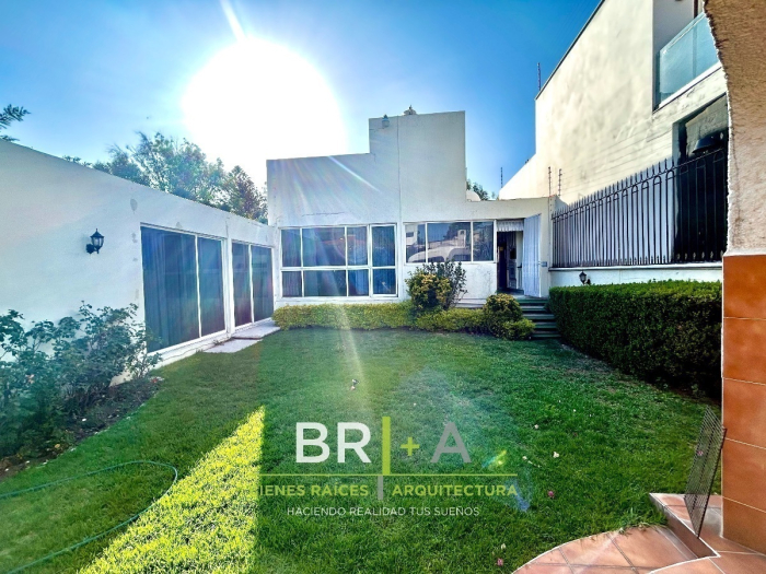 CASA en VENTA en BOSQUES de las LOMAS.