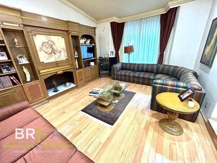 CASA en VENTA en BOSQUES de las LOMAS.