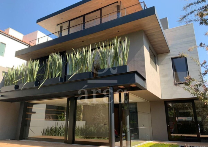 Moderna Residencia en Venta en Cumbres de Santa Fé