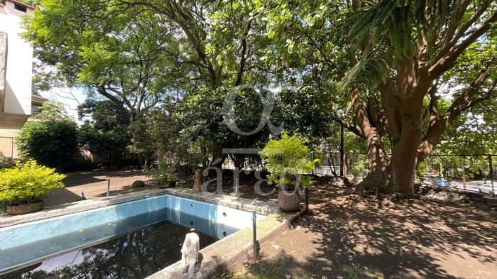 Terreno Plano en Esquina en Lomas de Chapultepec en Venta