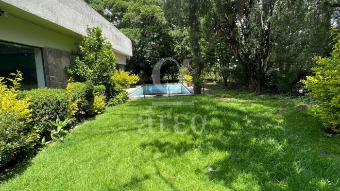 Terreno Plano en Esquina en Lomas de Chapultepec en Venta