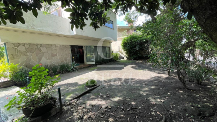 Terreno Plano en Esquina en Lomas de Chapultepec en Venta