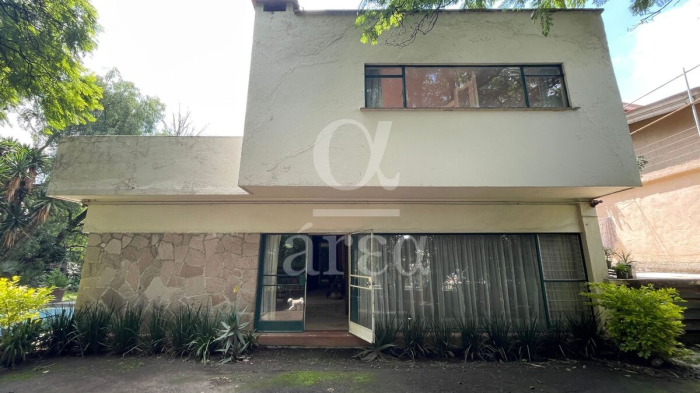 Terreno Plano en Esquina en Lomas de Chapultepec en Venta
