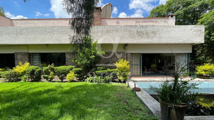 Terreno Plano en Esquina en Lomas de Chapultepec en Venta