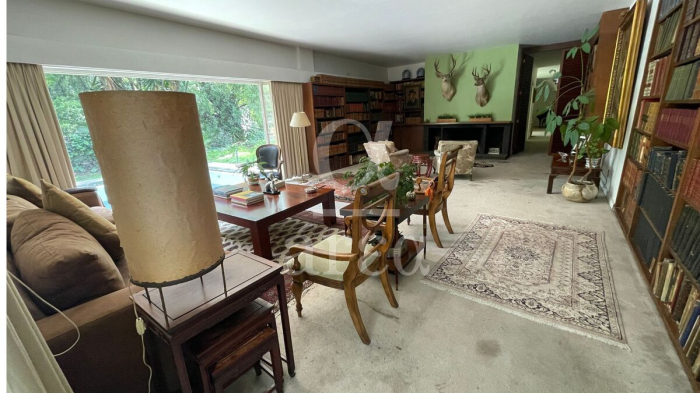 Terreno Plano en Esquina en Lomas de Chapultepec en Venta