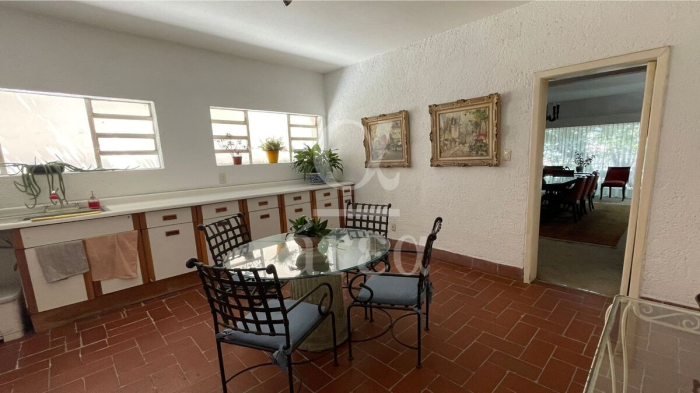 Terreno Plano en Esquina en Lomas de Chapultepec en Venta