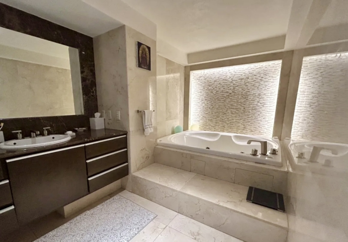 Excelente departamento remodelado en Bosques