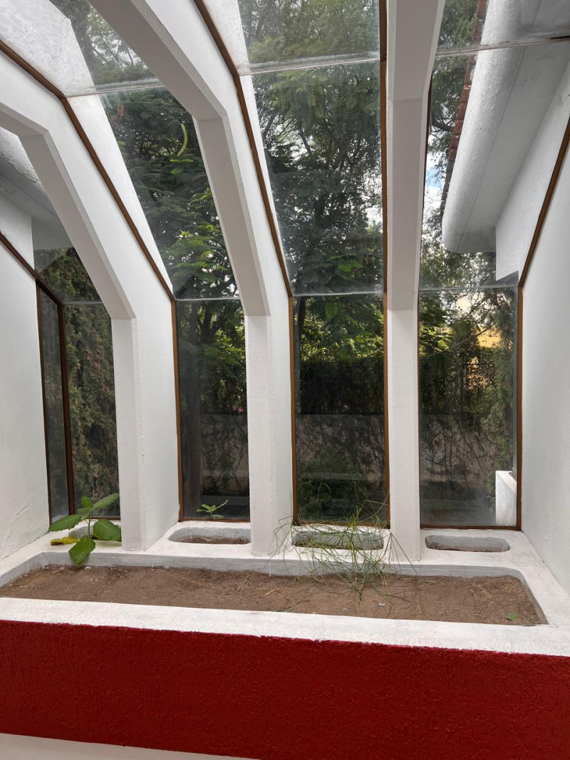 Casa Con Gran Jardín Y Espacios Amplios,  Ideal Para Oficina O Notaría En Los Pinos, Zapopan. 