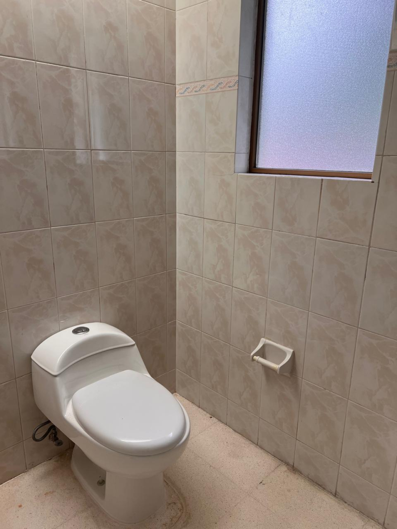 Casa Con Gran Jardín Y Espacios Amplios,  Ideal Para Oficina O Notaría En Los Pinos, Zapopan. 