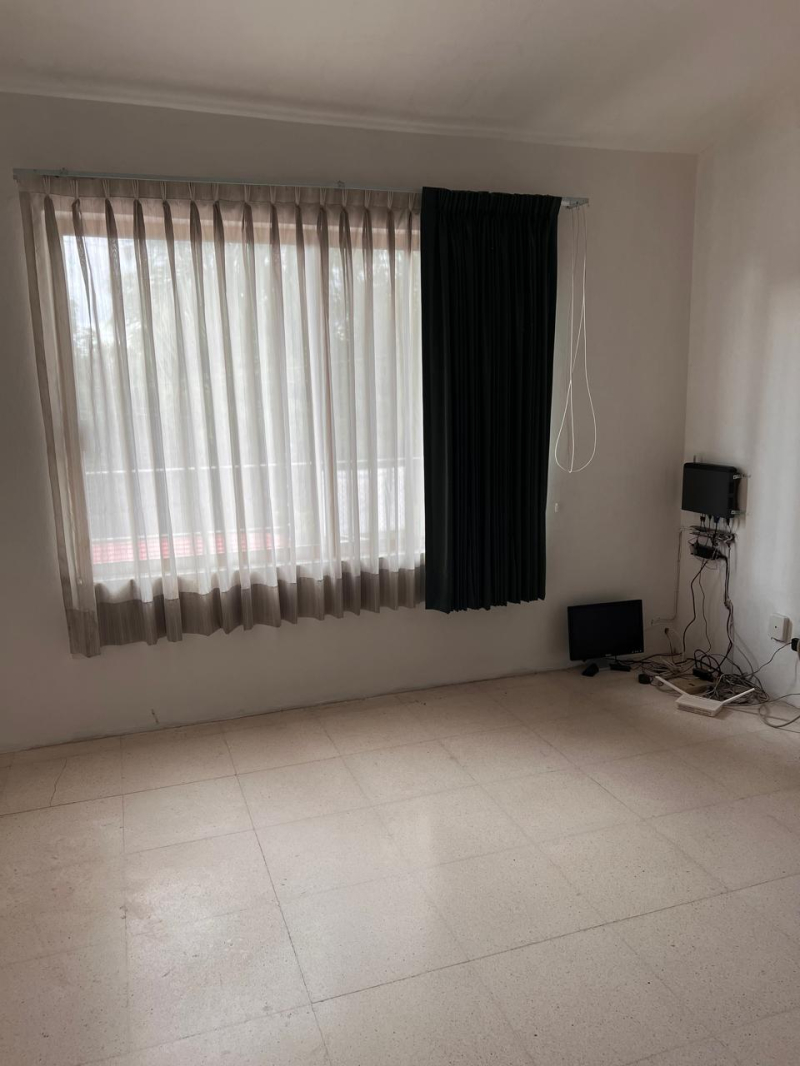 Casa Con Gran Jardín Y Espacios Amplios,  Ideal Para Oficina O Notaría En Los Pinos, Zapopan. 