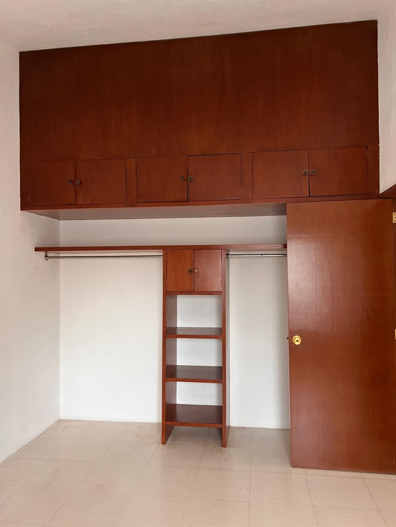 Casa Con Gran Jardín Y Espacios Amplios,  Ideal Para Oficina O Notaría En Los Pinos, Zapopan. 