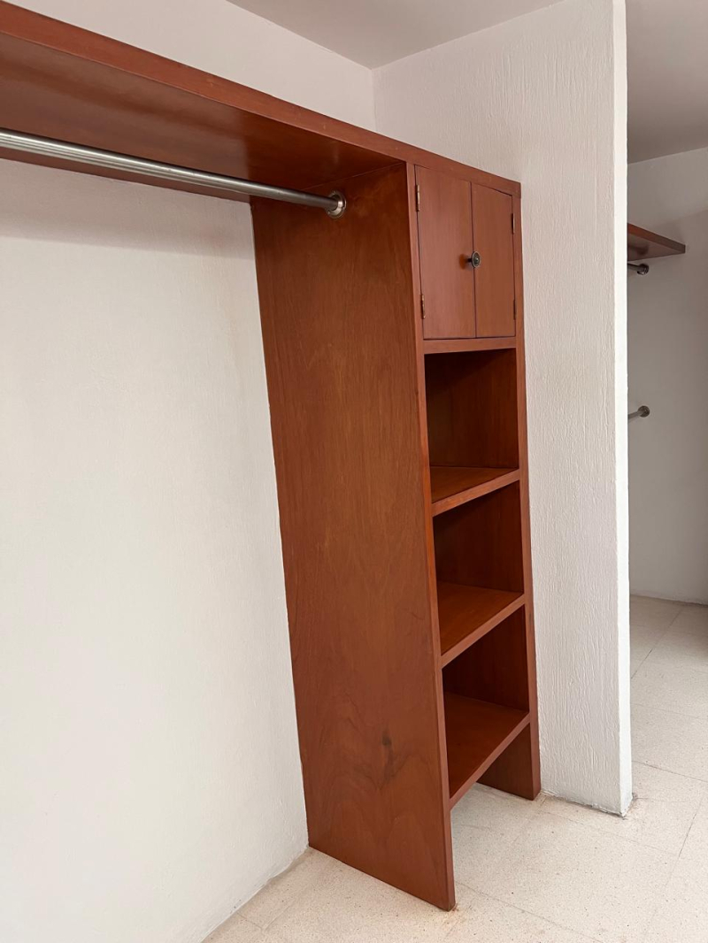 Casa Con Gran Jardín Y Espacios Amplios,  Ideal Para Oficina O Notaría En Los Pinos, Zapopan. 