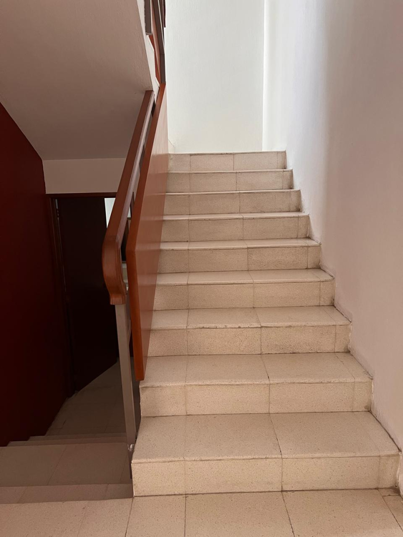 Casa Con Gran Jardín Y Espacios Amplios,  Ideal Para Oficina O Notaría En Los Pinos, Zapopan. 