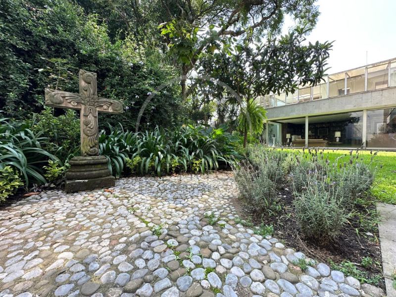 Casa en venta para remodelar en Lomas de Chapultepec