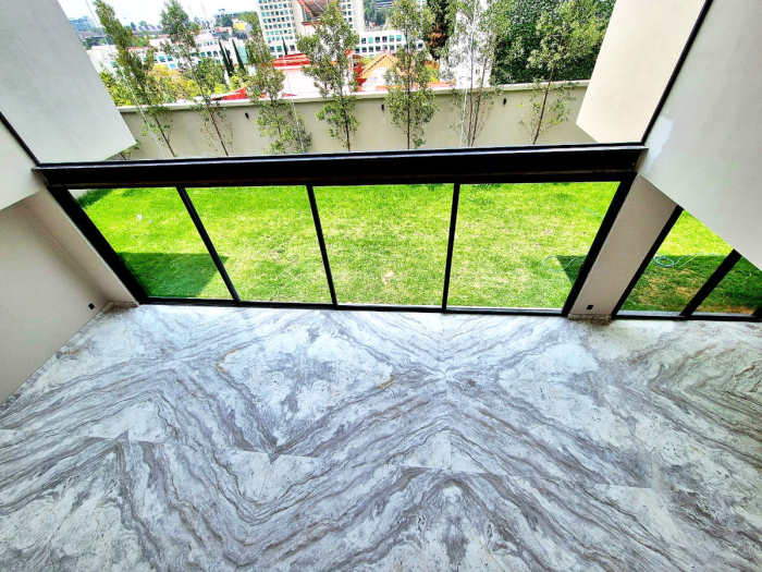 Magnífica Casa En Venta A Estrenar En Bosques De Las Lomas, Calle Cerrada