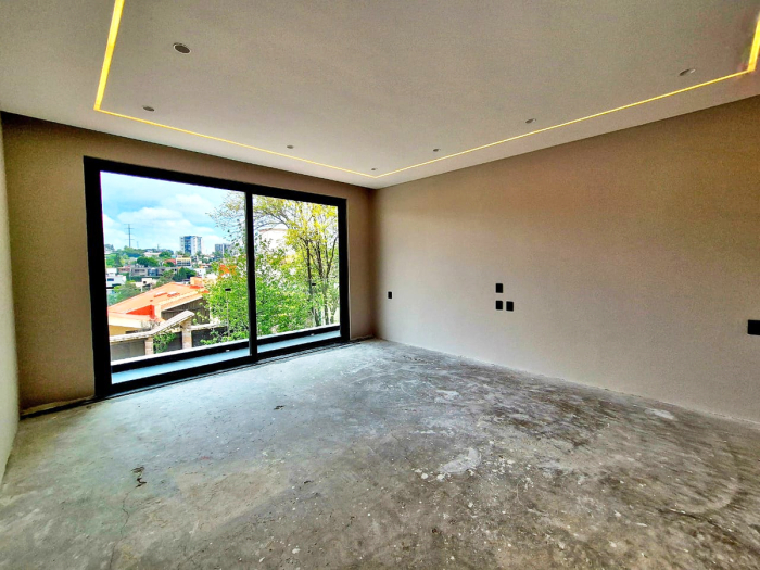Magnífica Casa En Venta A Estrenar En Bosques De Las Lomas, Calle Cerrada