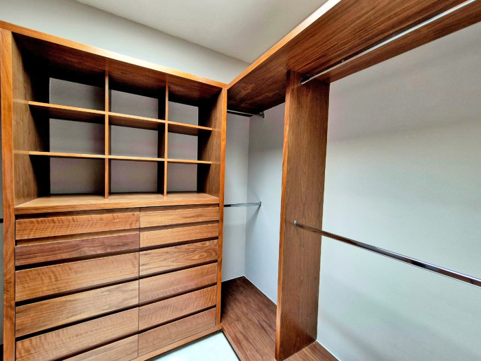 Magnífica Casa En Venta A Estrenar En Bosques De Las Lomas, Calle Cerrada
