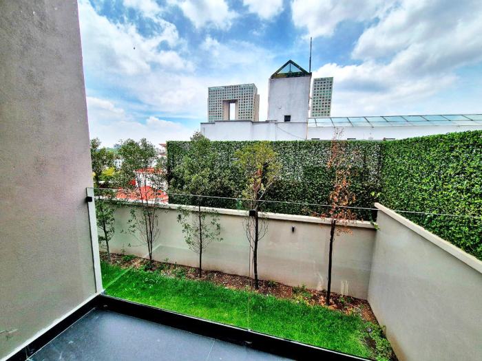 Magnífica Casa En Venta A Estrenar En Bosques De Las Lomas, Calle Cerrada