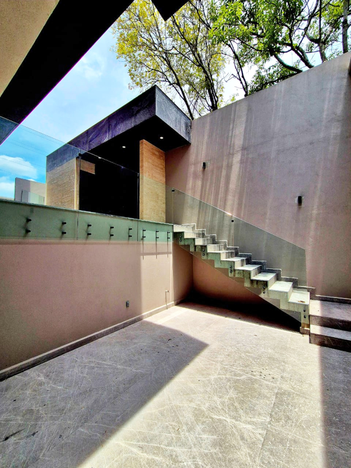 Magnífica Casa En Venta A Estrenar En Bosques De Las Lomas, Calle Cerrada