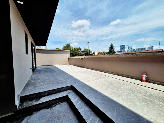 Magnífica Casa En Venta A Estrenar En Bosques De Las Lomas, Calle Cerrada