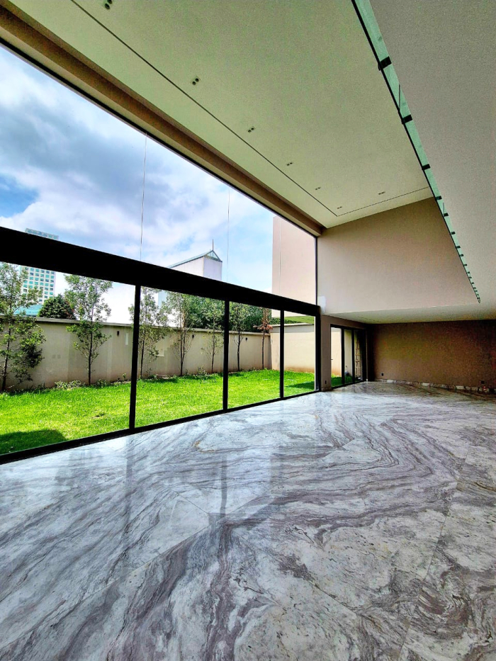 Magnífica Casa En Venta A Estrenar En Bosques De Las Lomas, Calle Cerrada