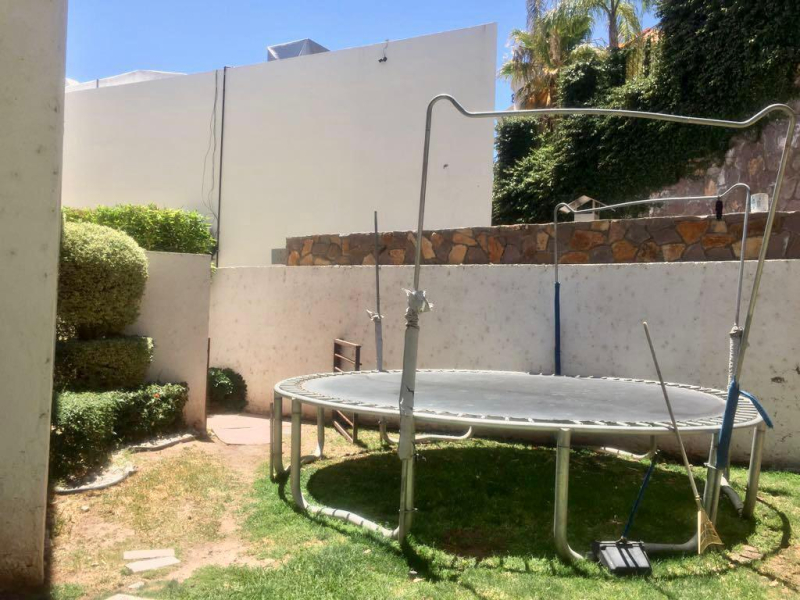 casa en venta en la ciudad de chuhuahua, con seguridad, doble altura y  terrazas