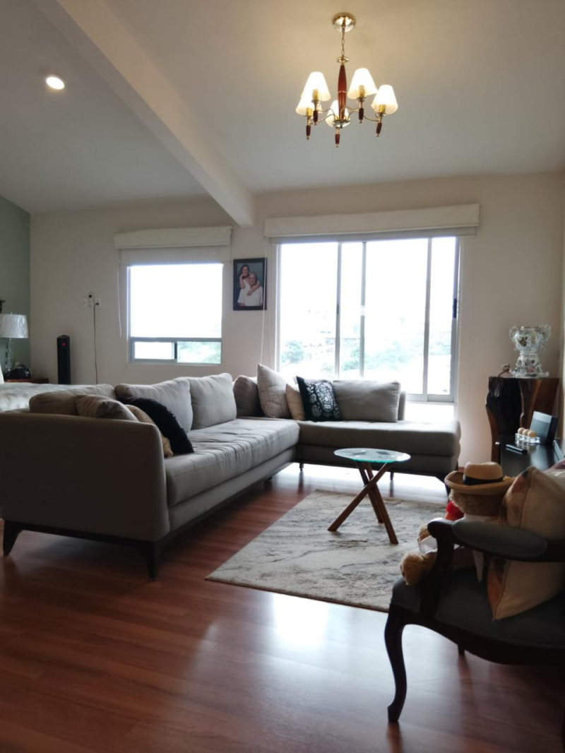 CASA REMODELADA CON TERRAZA EN VENTA BOSQUE REAL