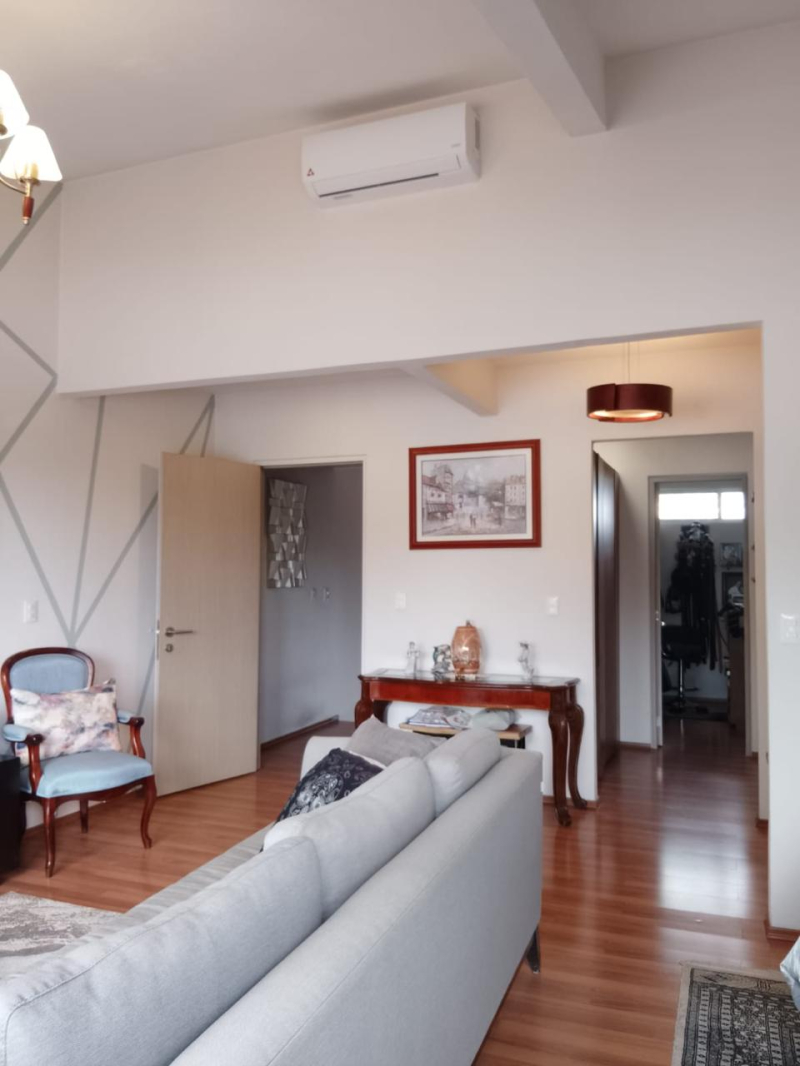 CASA REMODELADA CON TERRAZA EN VENTA BOSQUE REAL