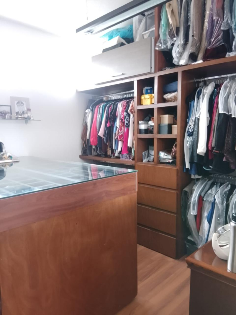 CASA REMODELADA CON TERRAZA EN VENTA BOSQUE REAL