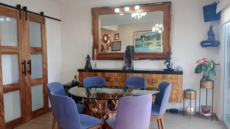 CASA REMODELADA CON TERRAZA EN VENTA BOSQUE REAL