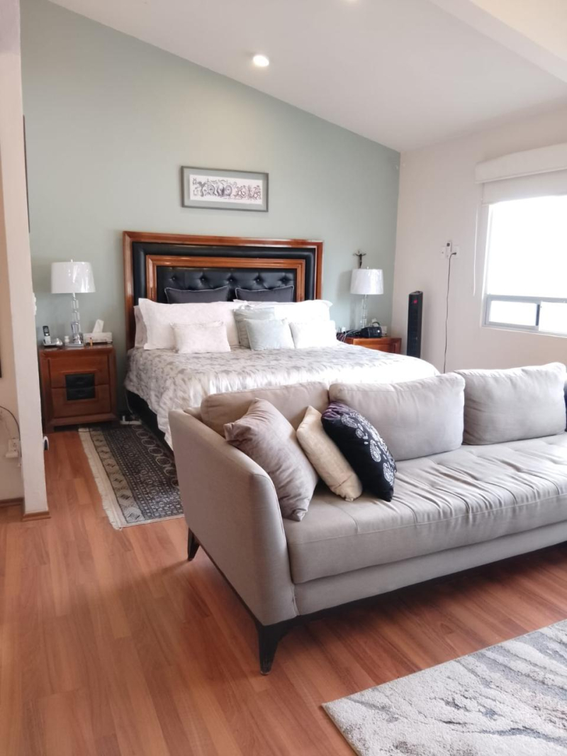 CASA REMODELADA CON TERRAZA EN VENTA BOSQUE REAL