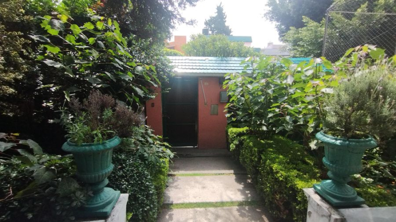 Casa En Venta Y Terreno En Jardines De Coyoacan