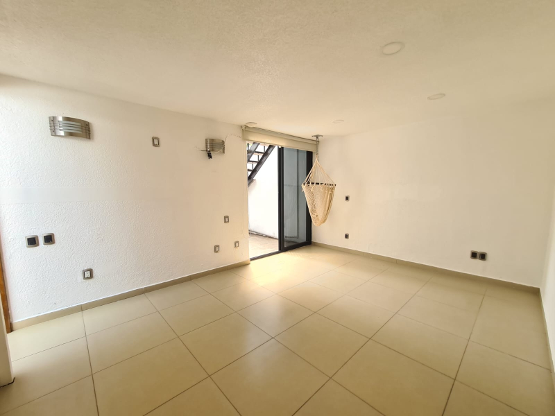 SE VENDE CASA EN CIRCUITO NOVELISTAS CIUDAD SATELITE.