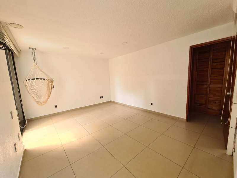 SE VENDE CASA EN CIRCUITO NOVELISTAS CIUDAD SATELITE.