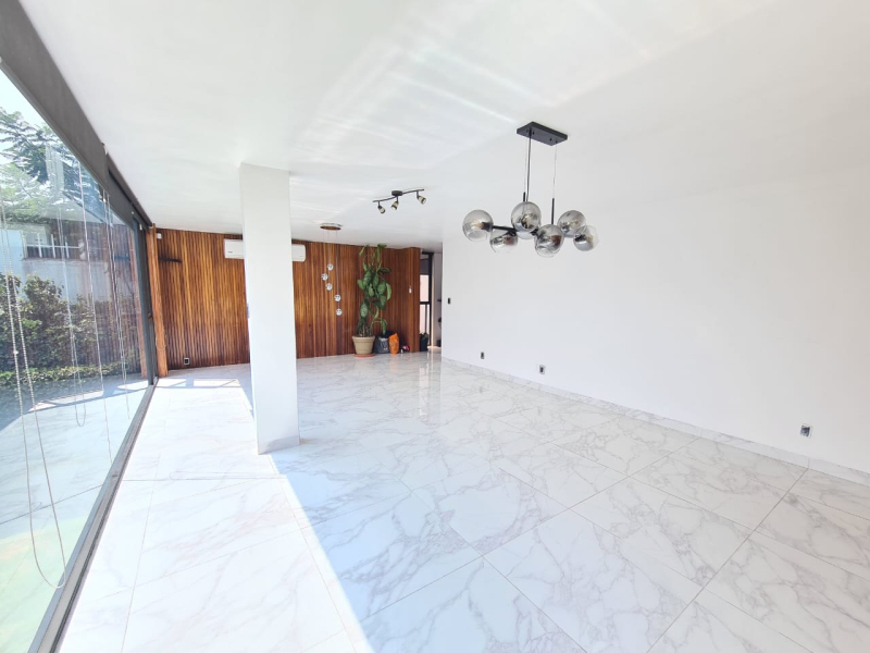 SE VENDE CASA EN CIRCUITO NOVELISTAS CIUDAD SATELITE.