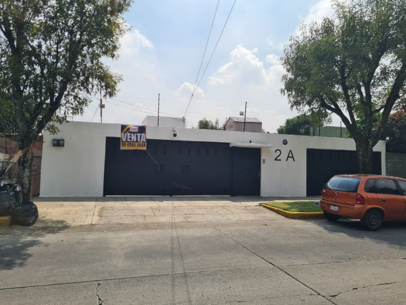 SE VENDE CASA EN CIRCUITO NOVELISTAS CIUDAD SATELITE.