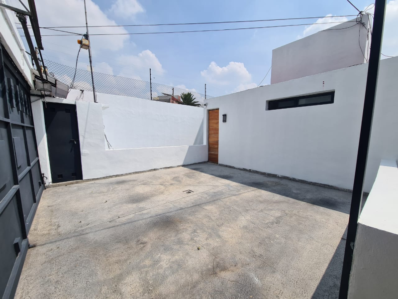 SE VENDE CASA EN CIRCUITO NOVELISTAS CIUDAD SATELITE.