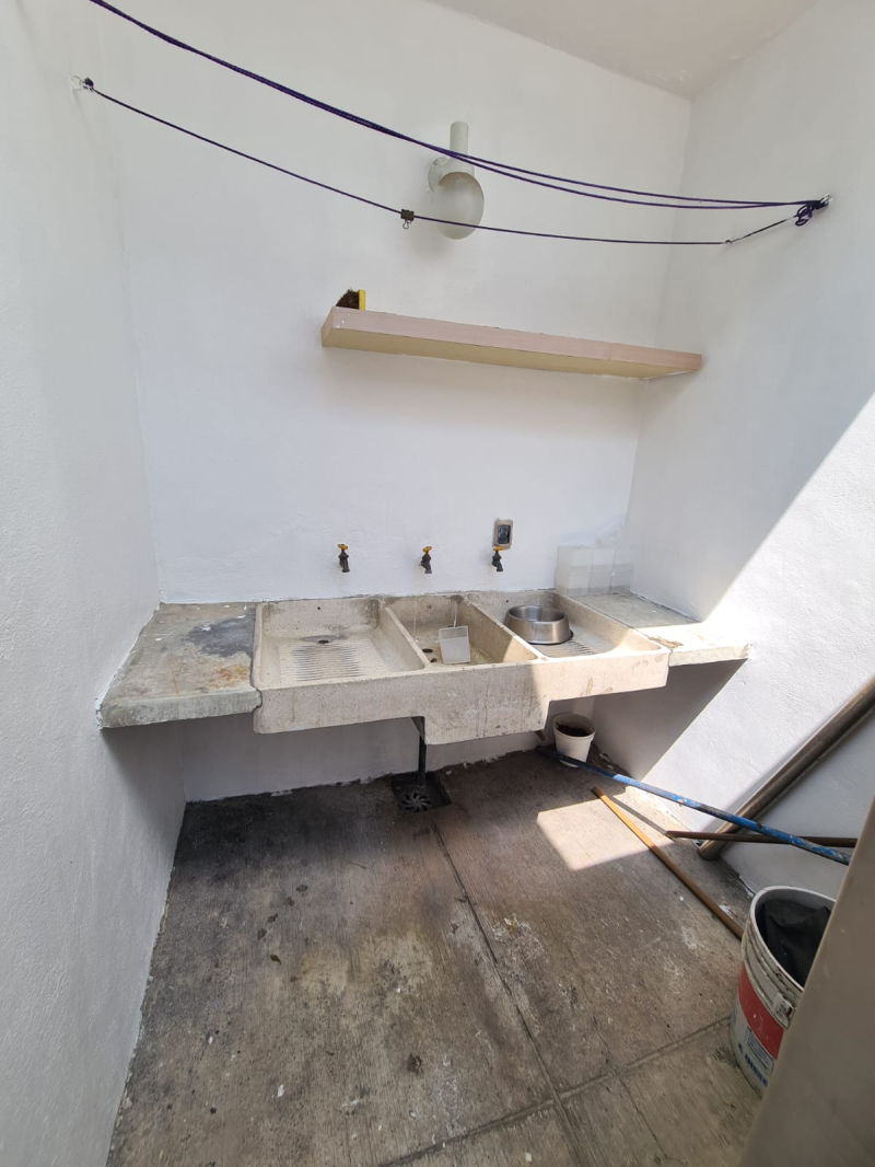 SE VENDE CASA EN CIRCUITO NOVELISTAS CIUDAD SATELITE.