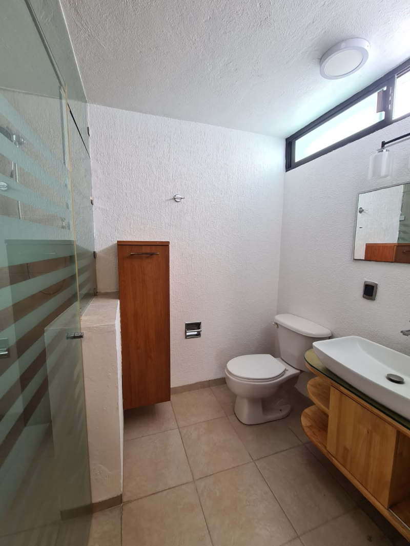 SE VENDE CASA EN CIRCUITO NOVELISTAS CIUDAD SATELITE.