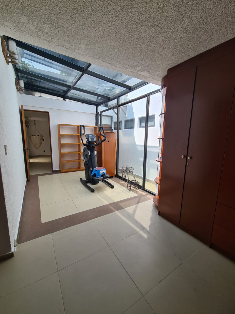 SE VENDE CASA EN CIRCUITO NOVELISTAS CIUDAD SATELITE.