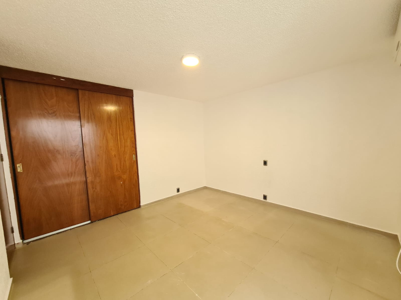 SE VENDE CASA EN CIRCUITO NOVELISTAS CIUDAD SATELITE.