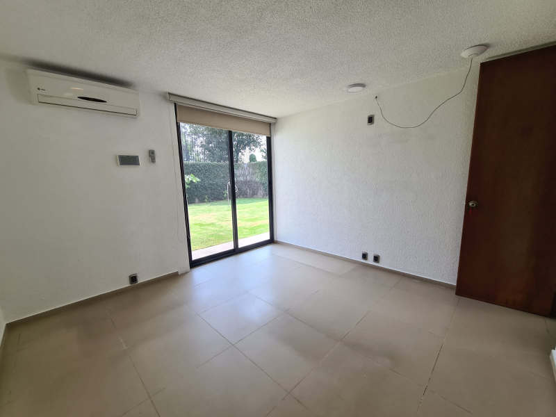 SE VENDE CASA EN CIRCUITO NOVELISTAS CIUDAD SATELITE.