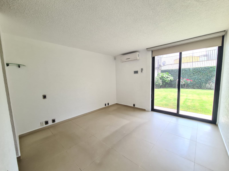 SE VENDE CASA EN CIRCUITO NOVELISTAS CIUDAD SATELITE.