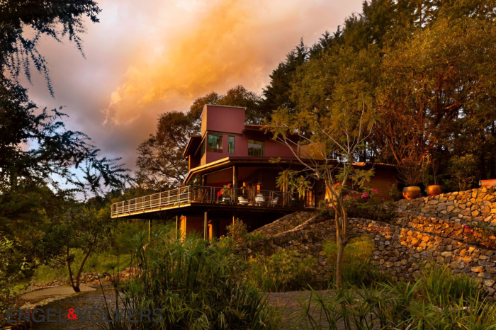 Casa En Venta En Valle De Bravo. AH0 ART VILLA