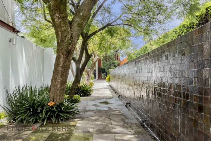 Casa De Lujo En Venta En Jardines Del Pedregal | 4 Recámaras | 1,588 M²