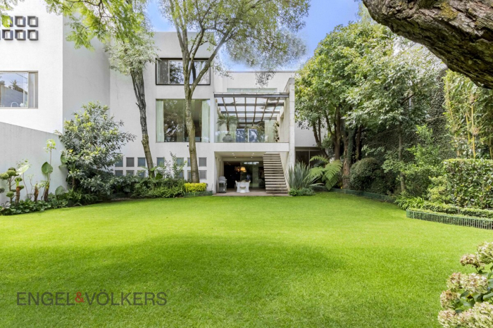 Casa De Lujo En Venta En Jardines Del Pedregal | 4 Recámaras | 1,588 M²