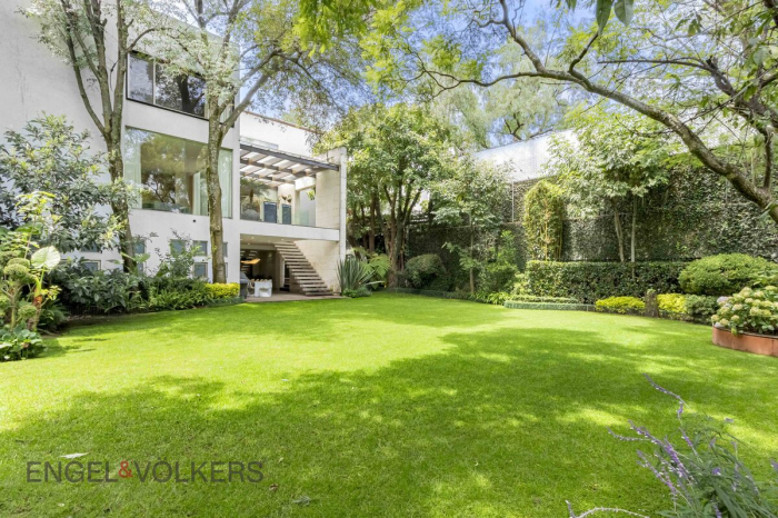 Casa De Lujo En Venta En Jardines Del Pedregal | 4 Recámaras | 1,588 M²